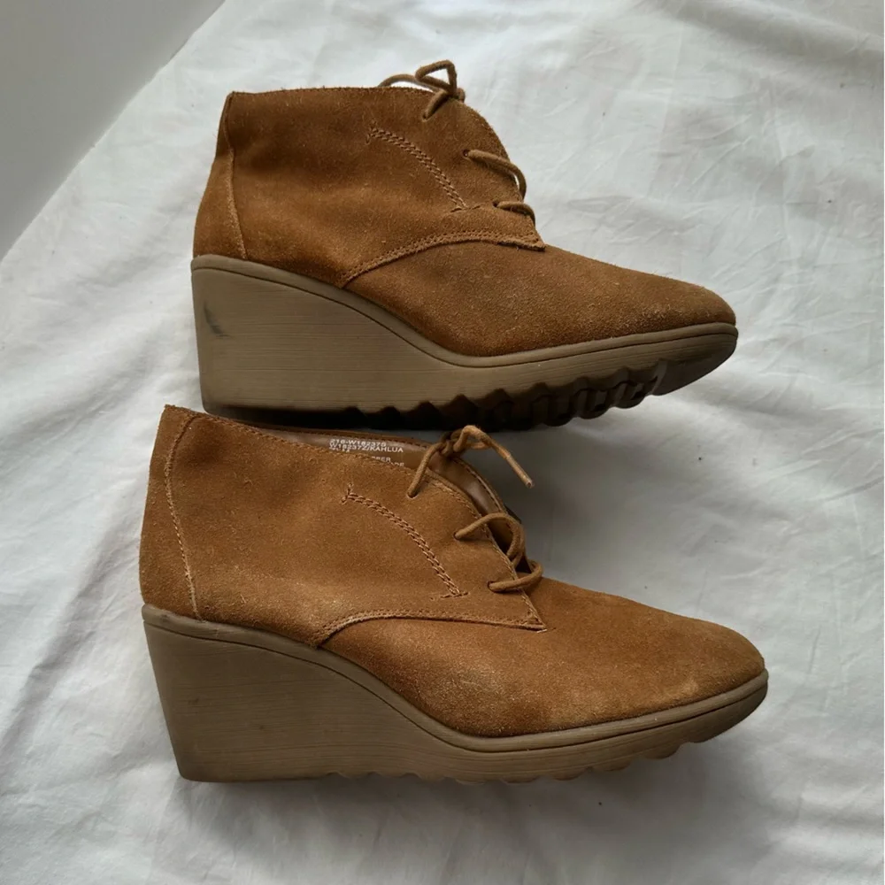 White Mountain Brown Suede Velvet size 7.5